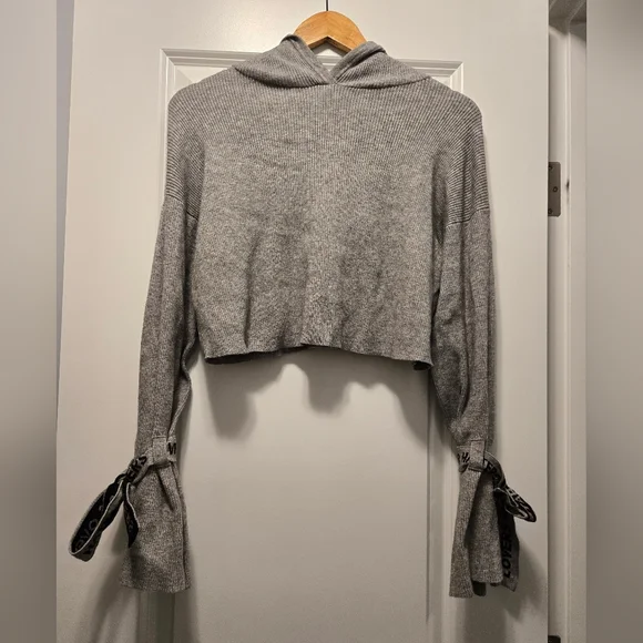 H&M Divided Gray Cropped Rib Knit Hoodie With Jacquard-Knit Ties - Picture 2 of 9